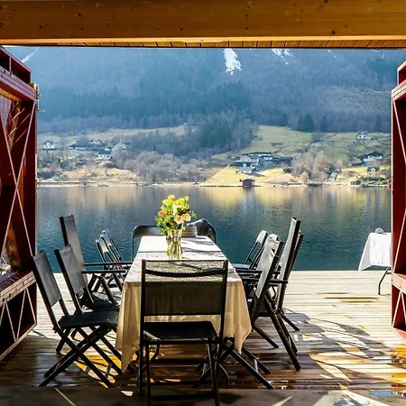 Near-sea Boat House With Panoramic Views * Sykkylven