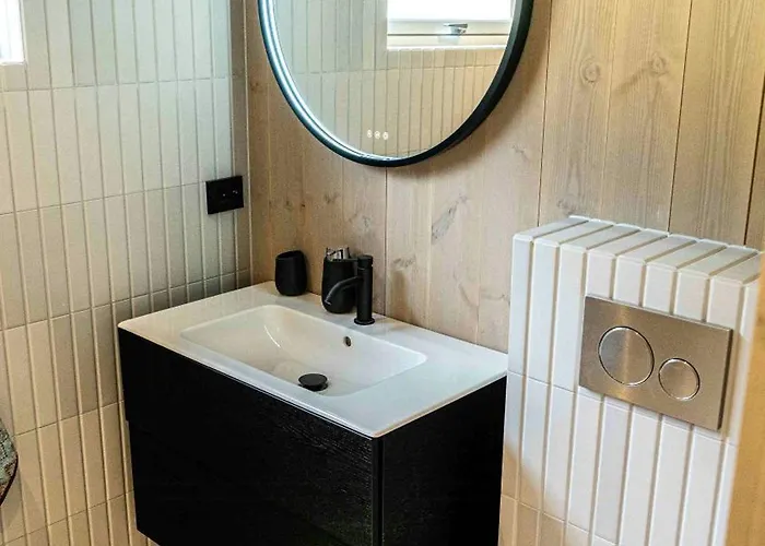 Near-sea Boat House With Panoramic Views *